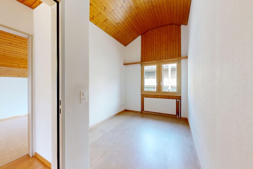 leerer raum mit vaulted ceiling, dachschräge, high end ceiling, wood ceiling, und holzdecke