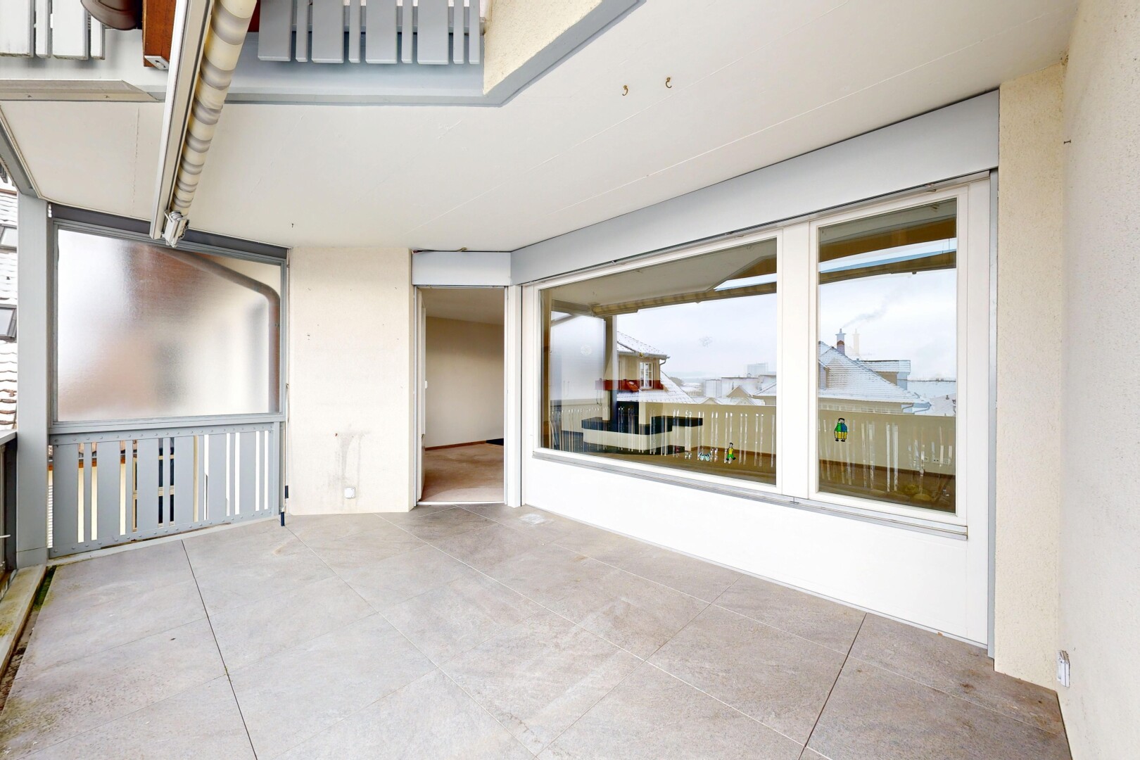 terrasse avec inside property et balcon