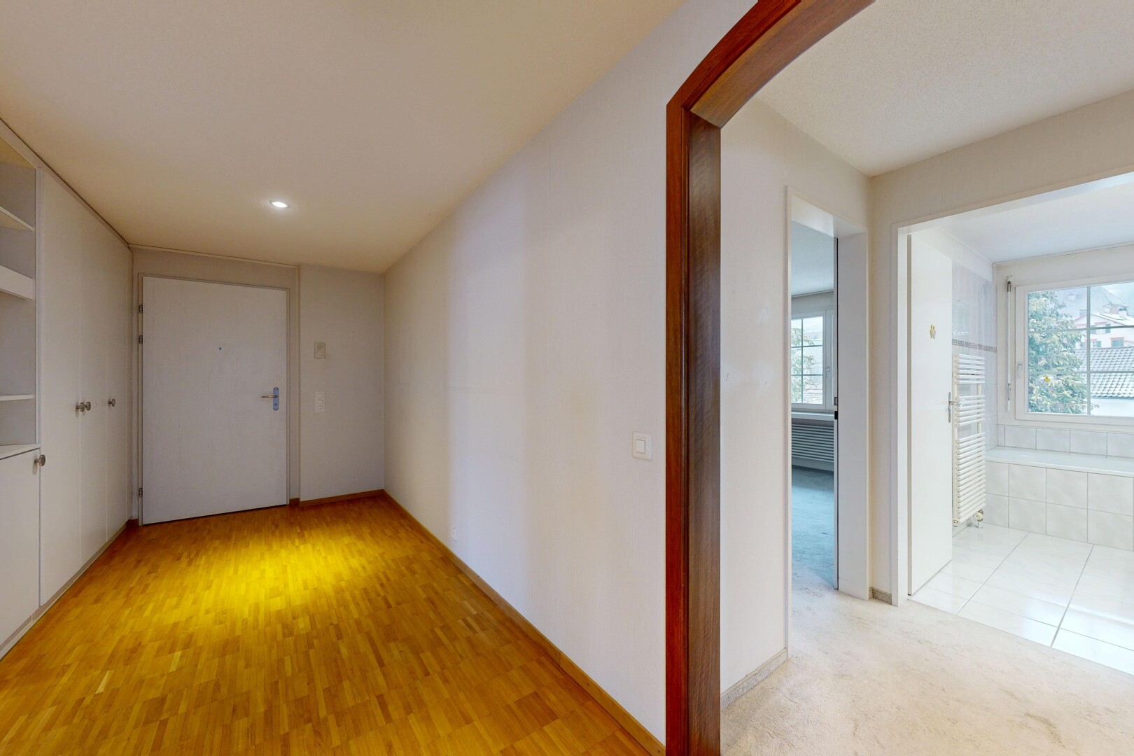 couloir avec inside property, lumière naturelle, natural light, cloison sèche, et drywall