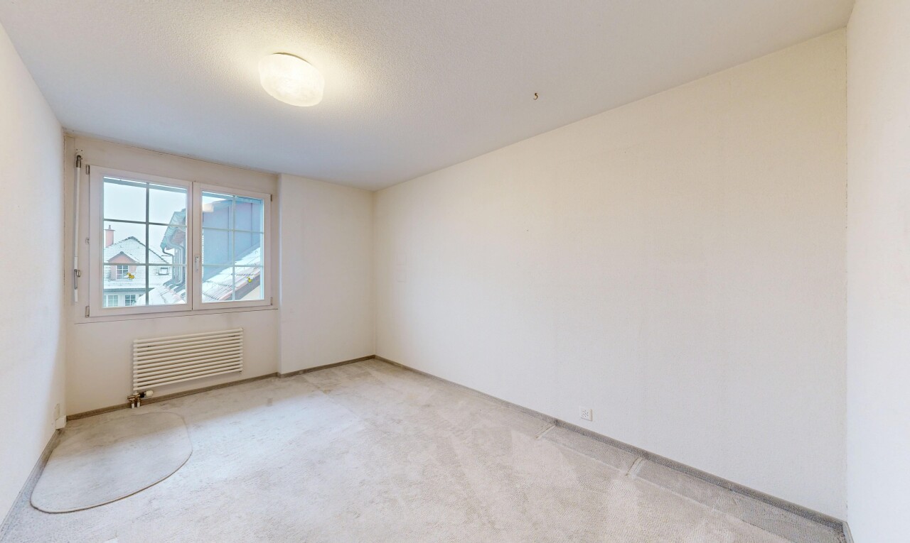 pièce vide avec lumière naturelle, natural light, cloison sèche, drywall, et radiateur