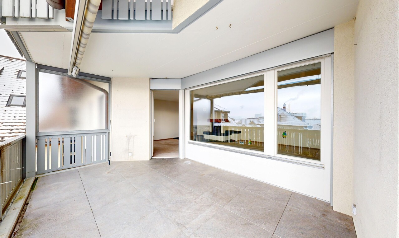 terrasse avec inside property et balcon