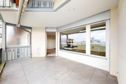 terrasse mit inside property und balkon