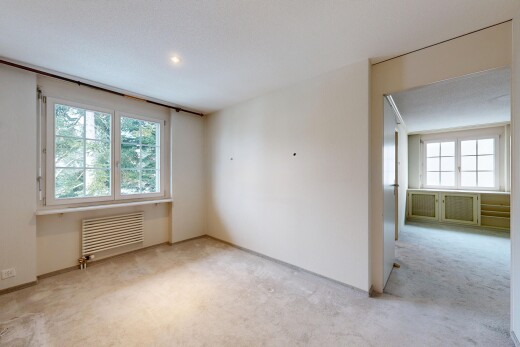 leerer raum mit kühler, gipskartonwand, drywall, inside property, und natürliches licht