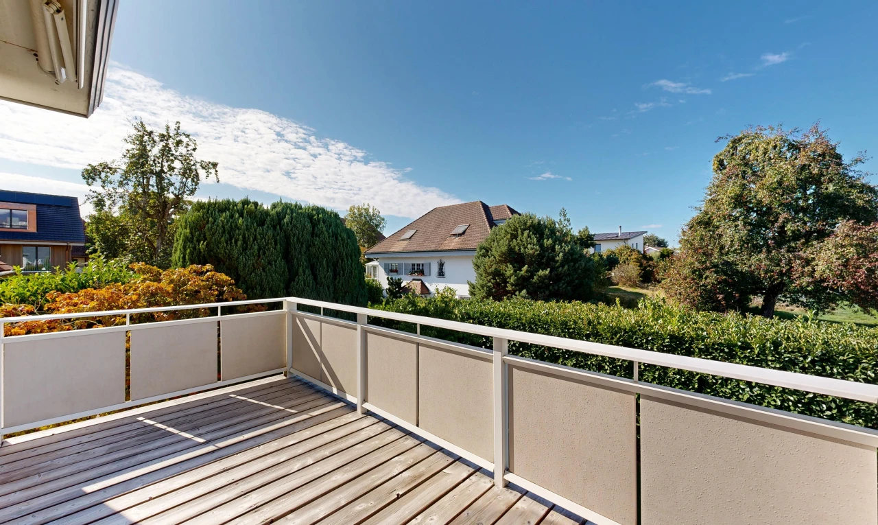 view of wooden balcony featuring a wooden deck