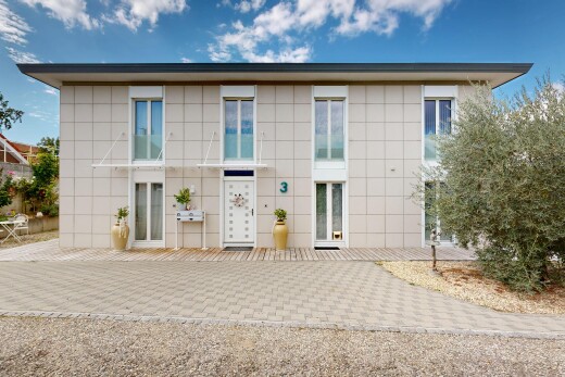 façade avec day time