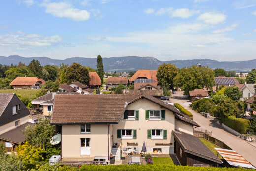 façade avec residential view, vue résidentielle, property visible, day time, et bardage en stuc