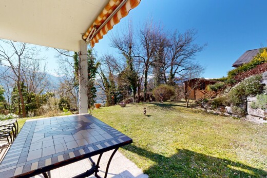 garten mit terrasse, rasen, from property, und day time