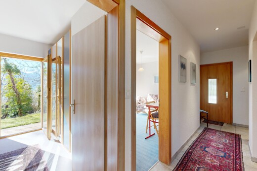 halle / korridor mit inside property, natürliches licht, natural light, gipskartonwand, und drywall