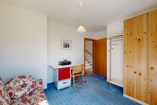 zimmer / schlafzimmer mit gipskartonwand, drywall, inside property, und bürobereich