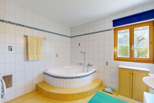bad mit fliesenwand, tile wall, komplettes badezimmer, bad, und inside property
