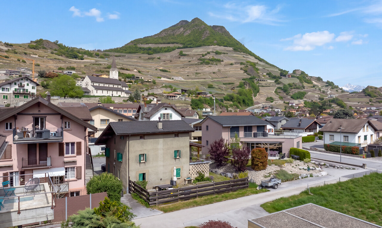 außenansicht mit mountain view, blick auf die berge, day time, residential view, und wohngebietblick