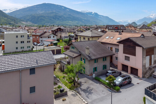 blick auf die berge mit blick auf die berge, mountain view, day time, drone view, und wohngebietblick
