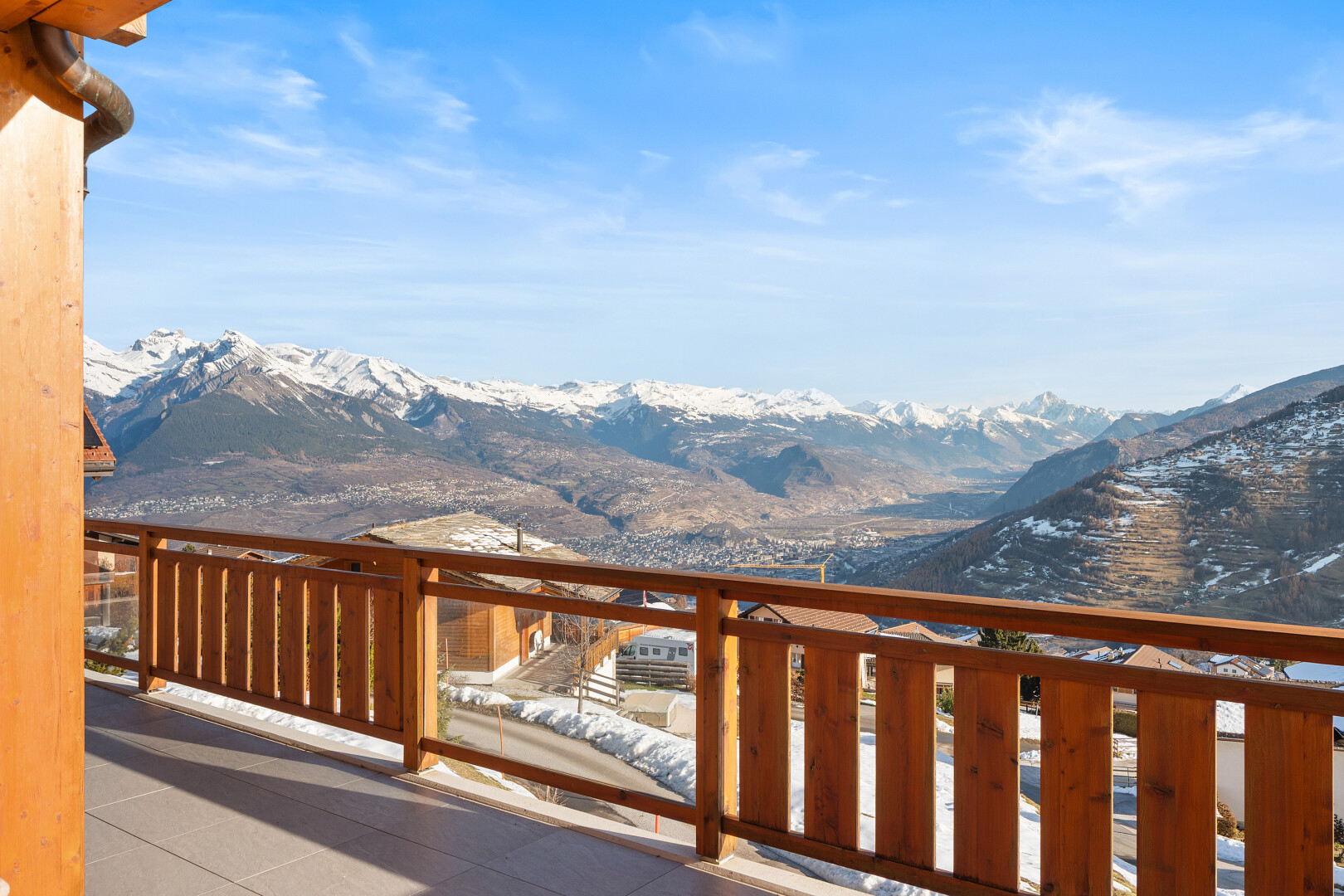 balcon avec day time, terrasse, vue sur la montagne, mountain view, et from property
