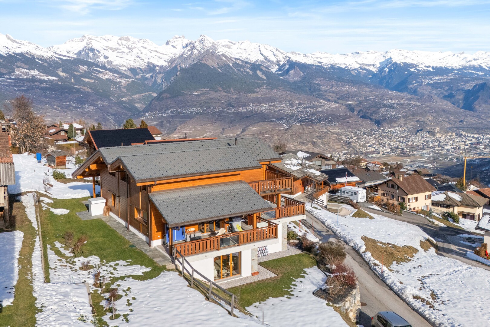 façade avec snow, day time, terrasse, vue sur la montagne, et mountain view