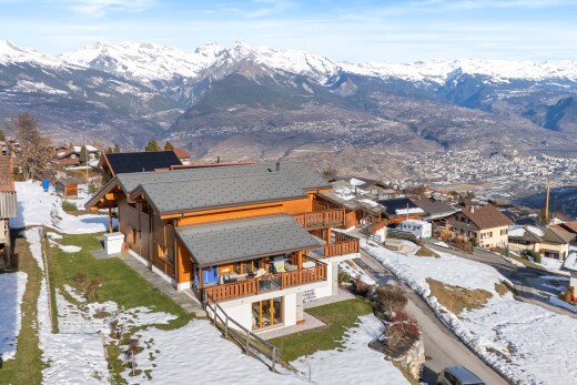 façade avec snow, day time, terrasse, vue sur la montagne, et mountain view