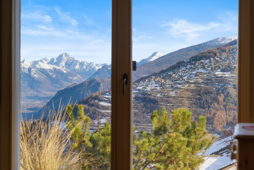 vue sur la montagne avec vue sur la montagne, mountain view, inside property, et day time
