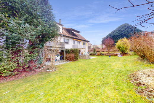 garten mit blick auf die berge, balkon, und rasen