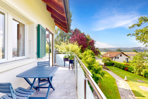 balkon mit balkon, from property, und day time