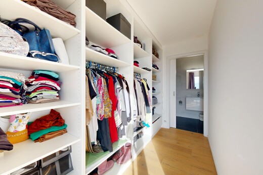 dressing avec sol en finition bois, wood finish floor, et light floor
