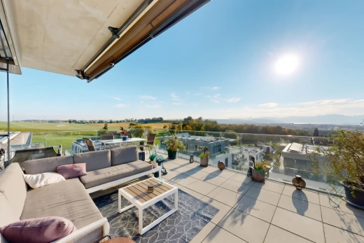 terrasse avec espace de vie extérieur, day time, terrasse, et view focus