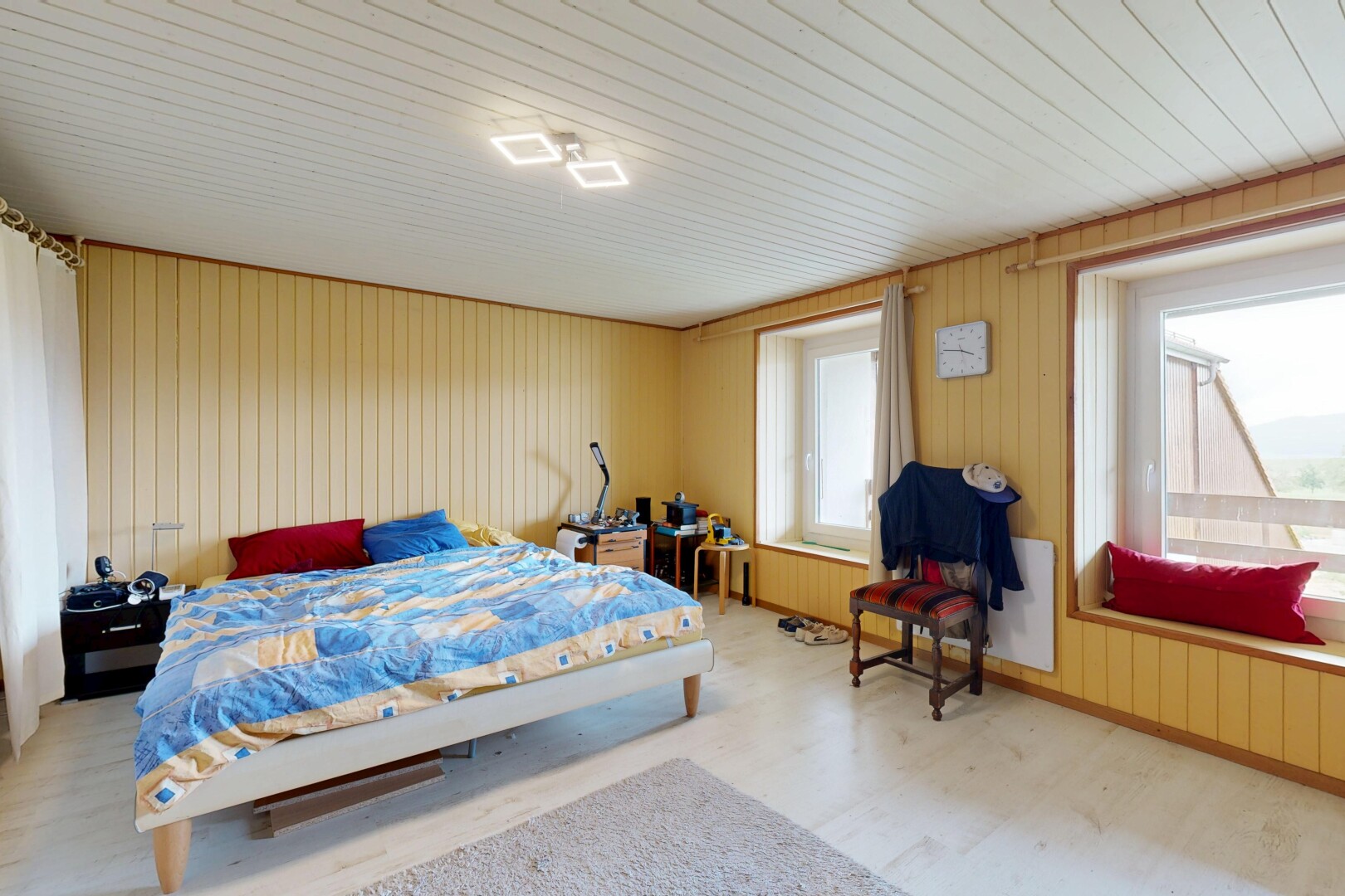 chambre avec lumière naturelle, natural light, et inside property