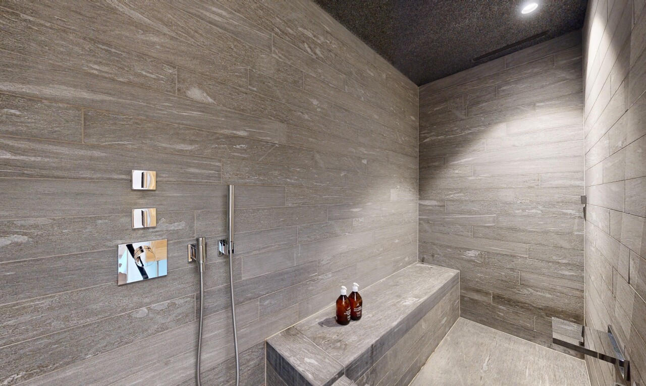 bathroom featuring tiled shower and recessed lighting