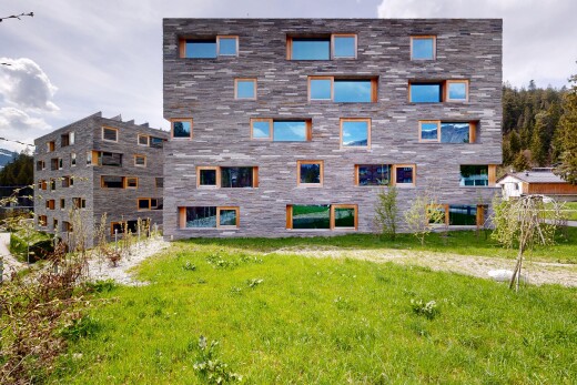 view of apartment building / complex