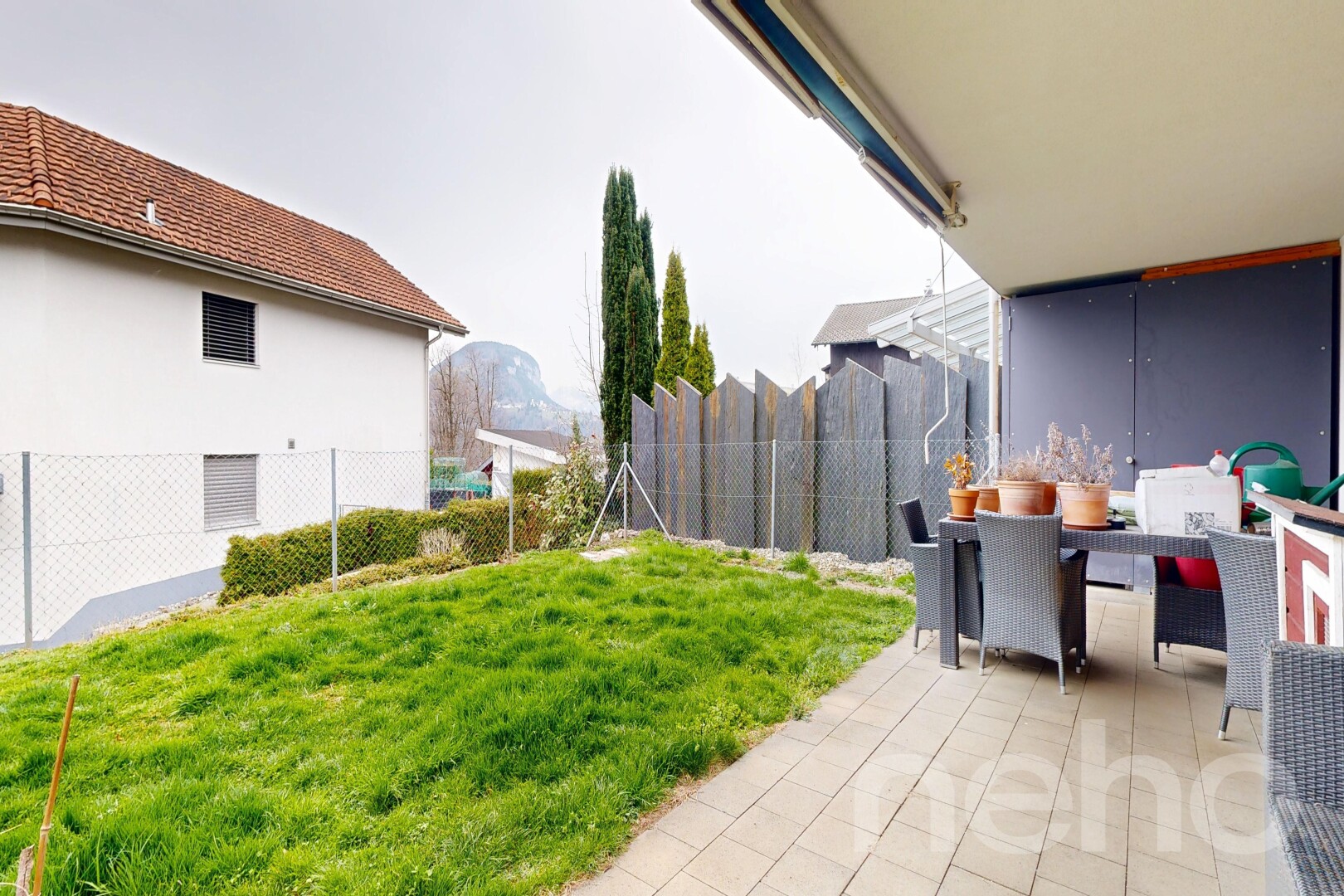 garten mit terrasse, rasen, overcast, zaun, und from property