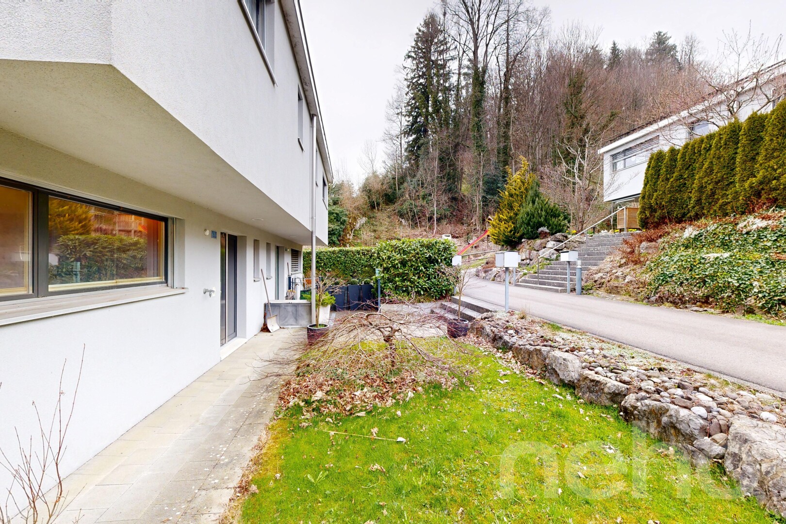 garten mit overcast, from property, und rasen