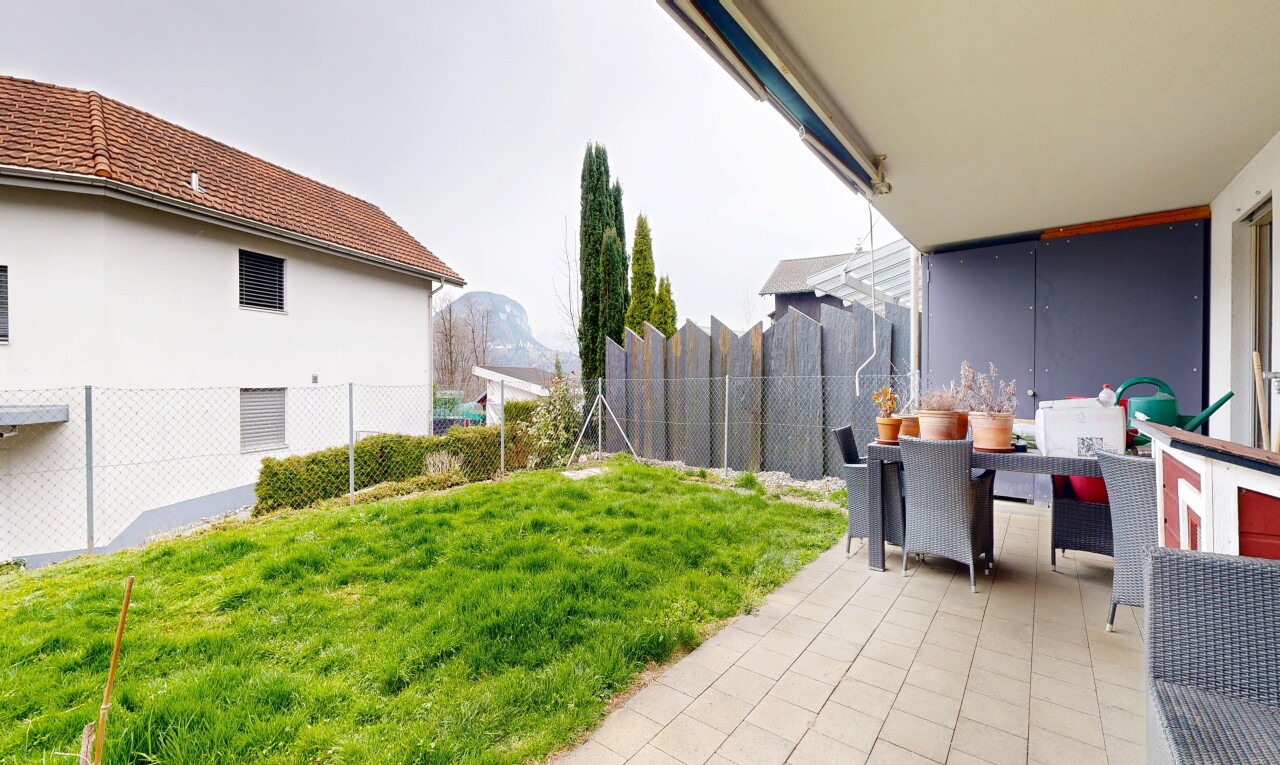 garten mit terrasse, rasen, overcast, zaun, und from property