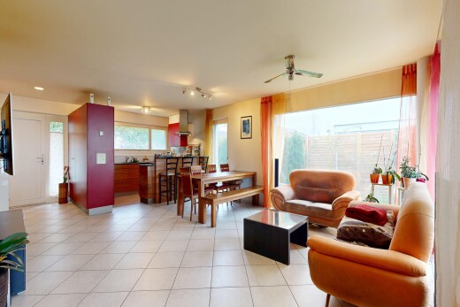 wohn- / esszimmer mit inside property, natürliches licht, natural light, deckenventilator, und fliesenboden