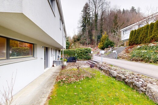 garten mit overcast, from property, und rasen