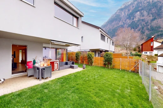außenansicht mit stuckverkleidung, zaun, terrasse, from property, und rasen
