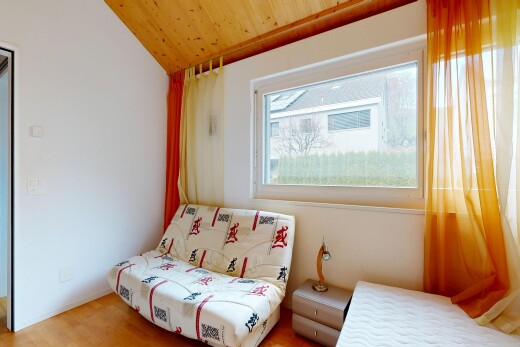 salon avec drywall, cloison sèche, natural light, lumière naturelle, et inside property