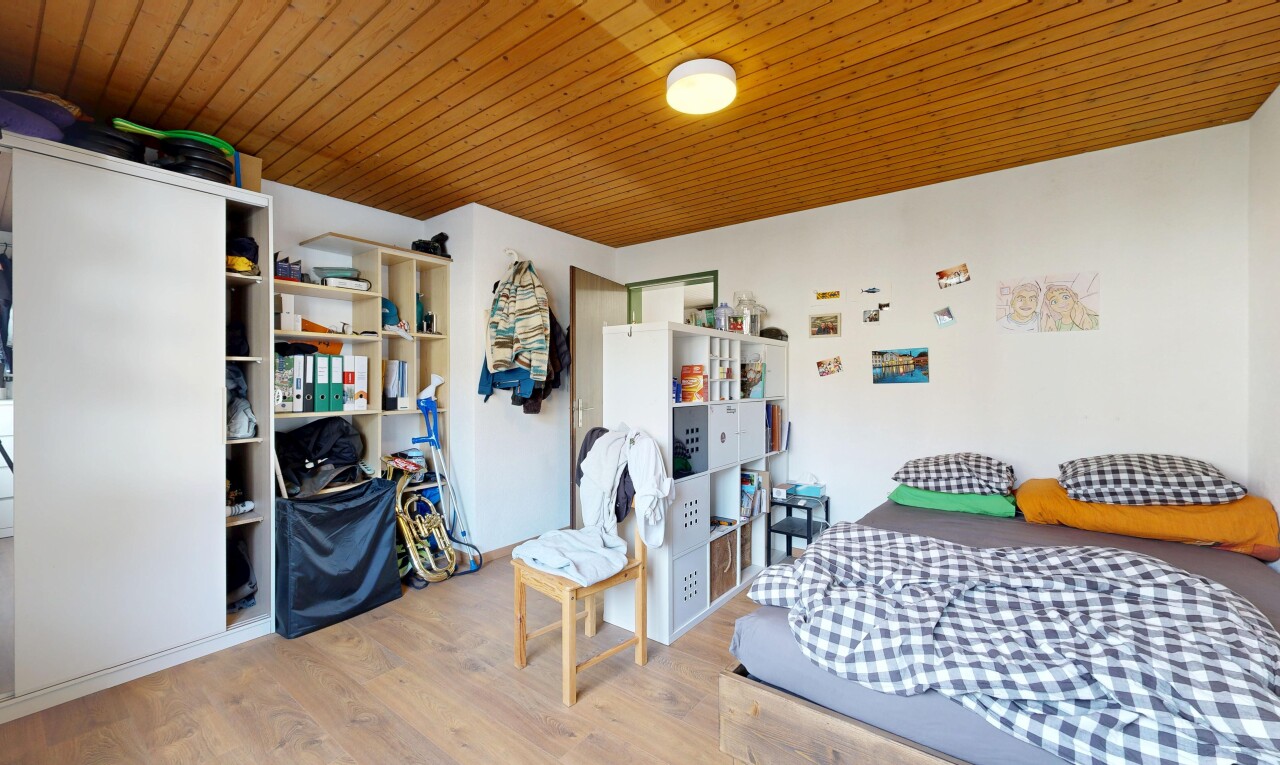 chambre avec inside property, plafond en bois, wood ceiling, cloison sèche, et drywall