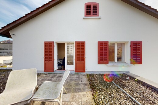façade avec bardage en stuc, property visible, et day time