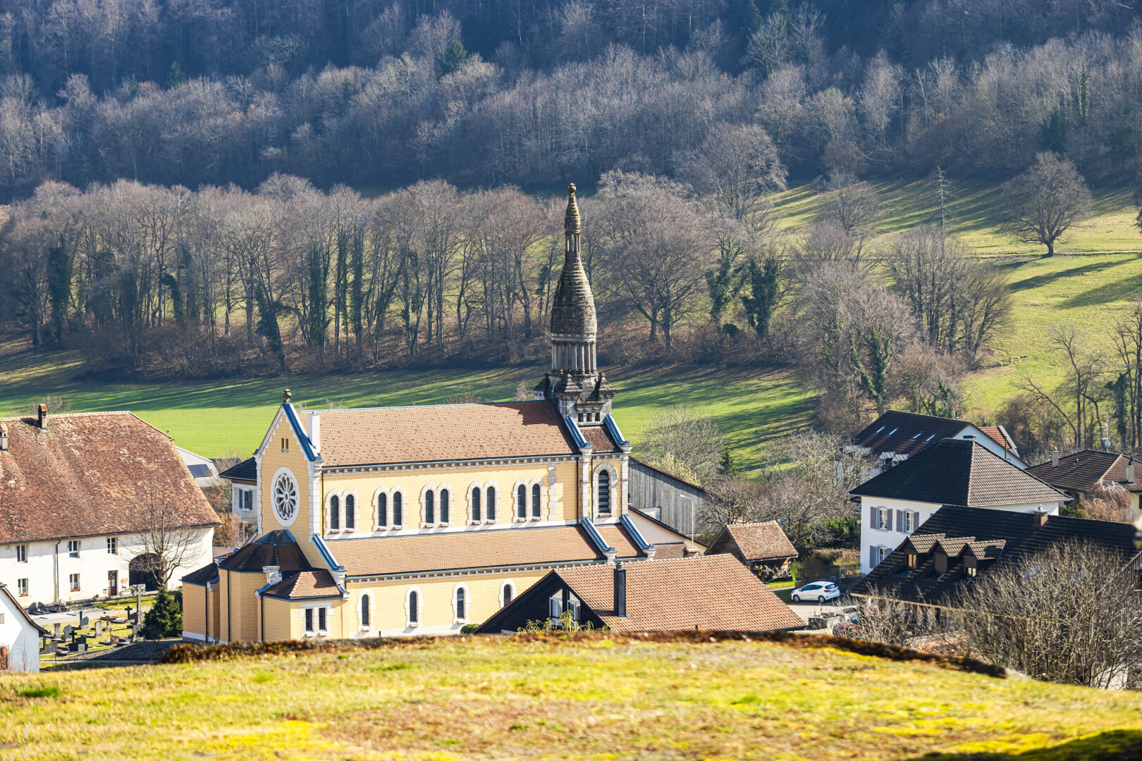 außenansicht mit rasen