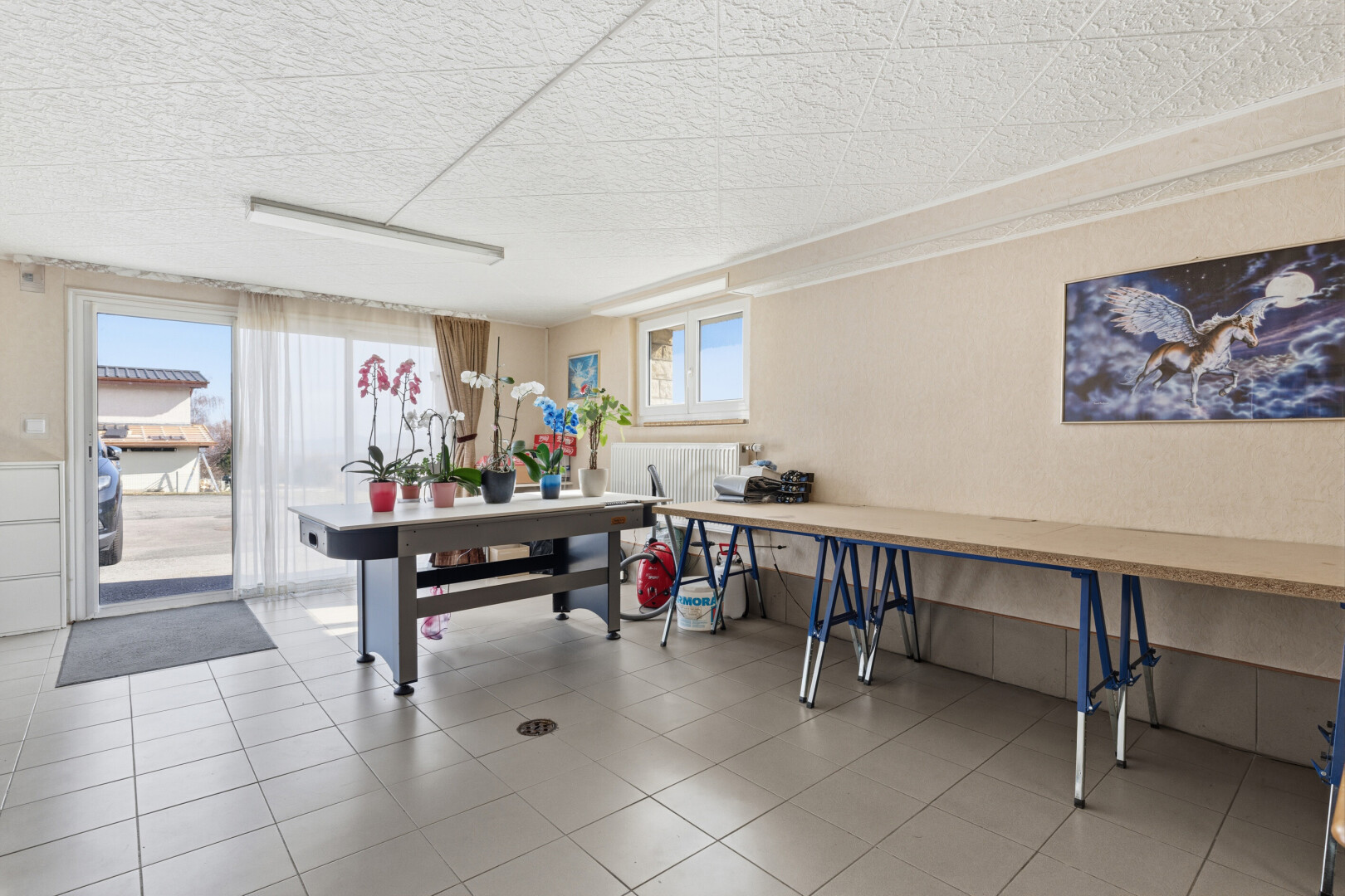 büro mit natürliches licht, natural light, light floor, inside property, und day time