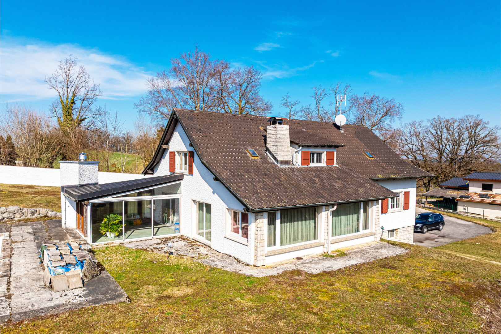 außenansicht mit schornstein, wintergarten, terrasse, day time, und property visible