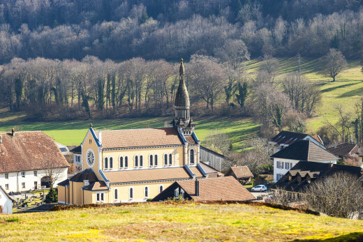 außenansicht mit rasen