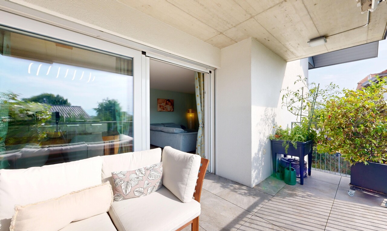 terrasse avec terrasse et espace de vie extérieur