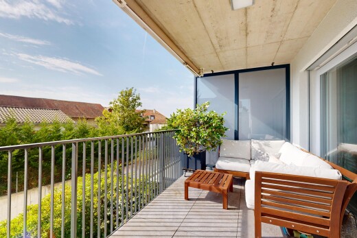 balcon avec balcon, day time, espace de vie extérieur, et from property