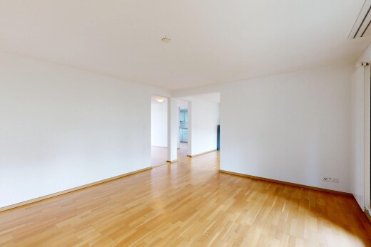 leerer raum mit gipskartonwand, drywall, holzfußboden, wood finish floor, und inside property