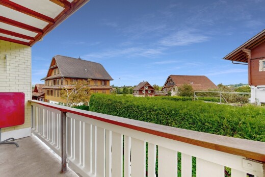 balkon mit balkon, day time, und from property
