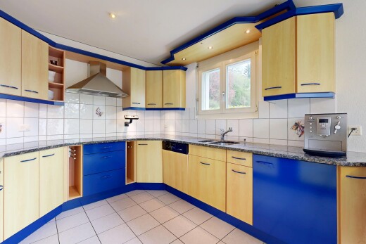 küche mit dunstabzugshaube, dark countertops, offene regale, open shelves, und stein arbeitsplatten