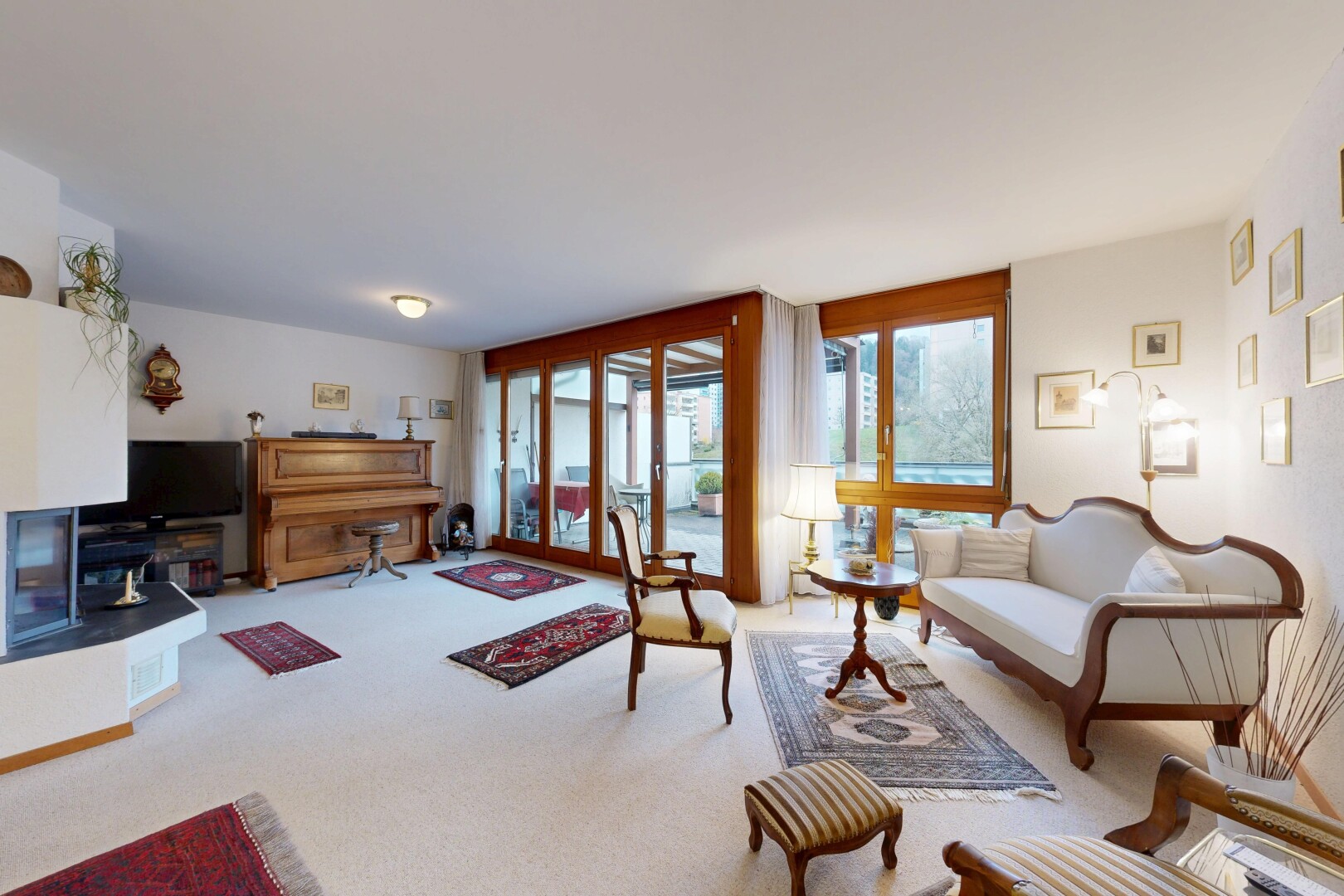 wohnzimmer mit gipskartonwand, drywall, teppich, carpet, und inside property
