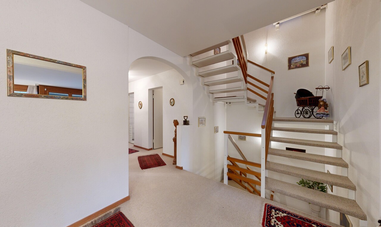 treppe mit teppich, carpet, inside property, gipskartonwand, und drywall