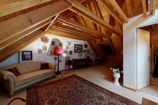wohnzimmer mit inside property, cathedral ceiling, kathedralendecke, vaulted ceiling, und dachschräge