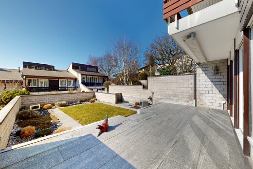 terrasse avec pelouse, clôture, day time, et from property