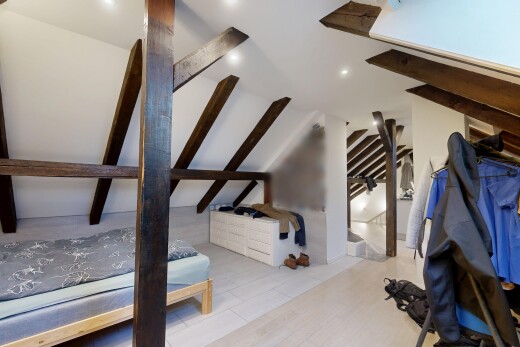zimmer / schlafzimmer mit inside property, dachschräge, vaulted ceiling, balkendecke, und beamed ceiling